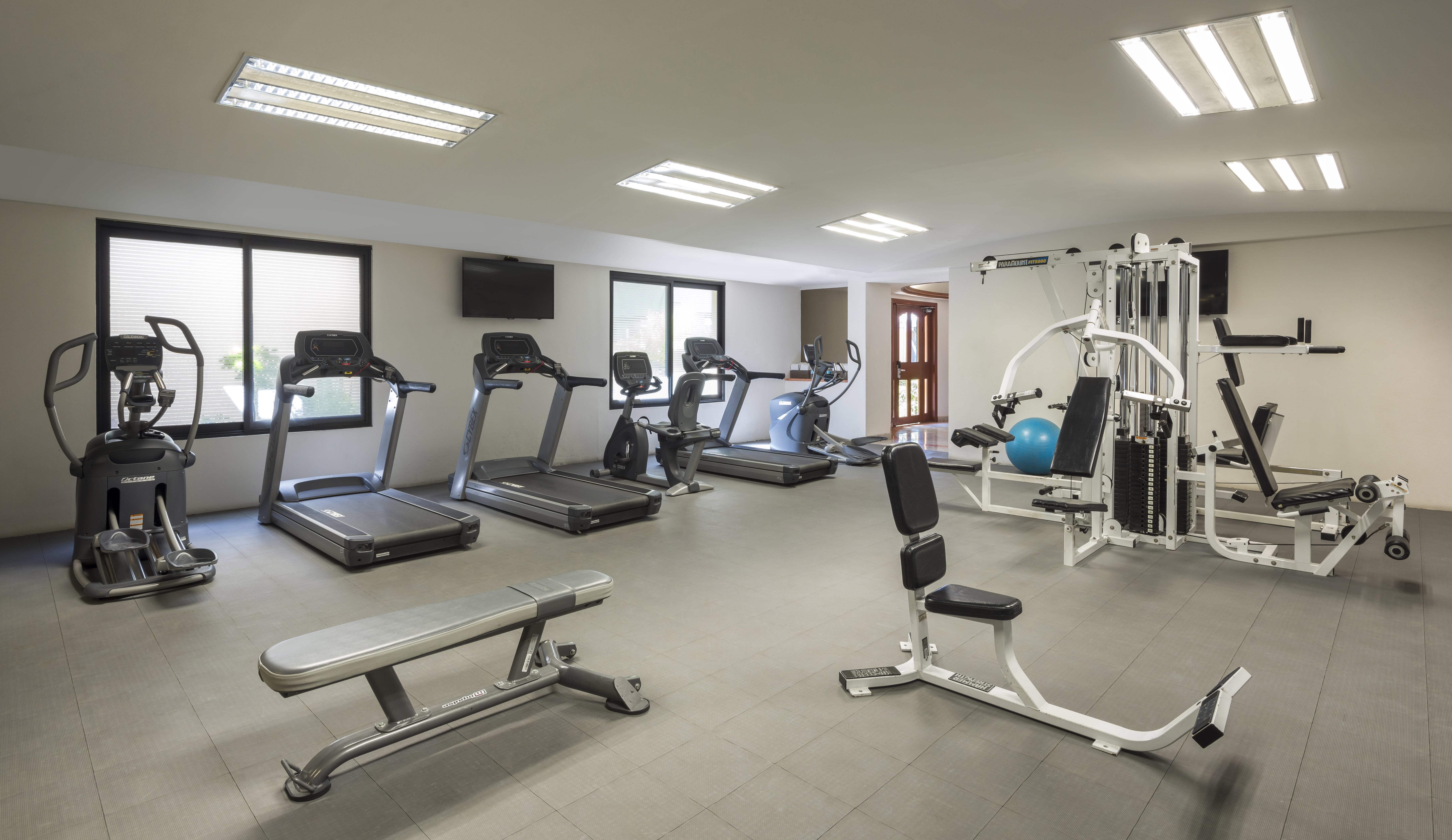 Camino Real Guadalajara Hotel Zapopan Luaran gambar The gym at the hotel