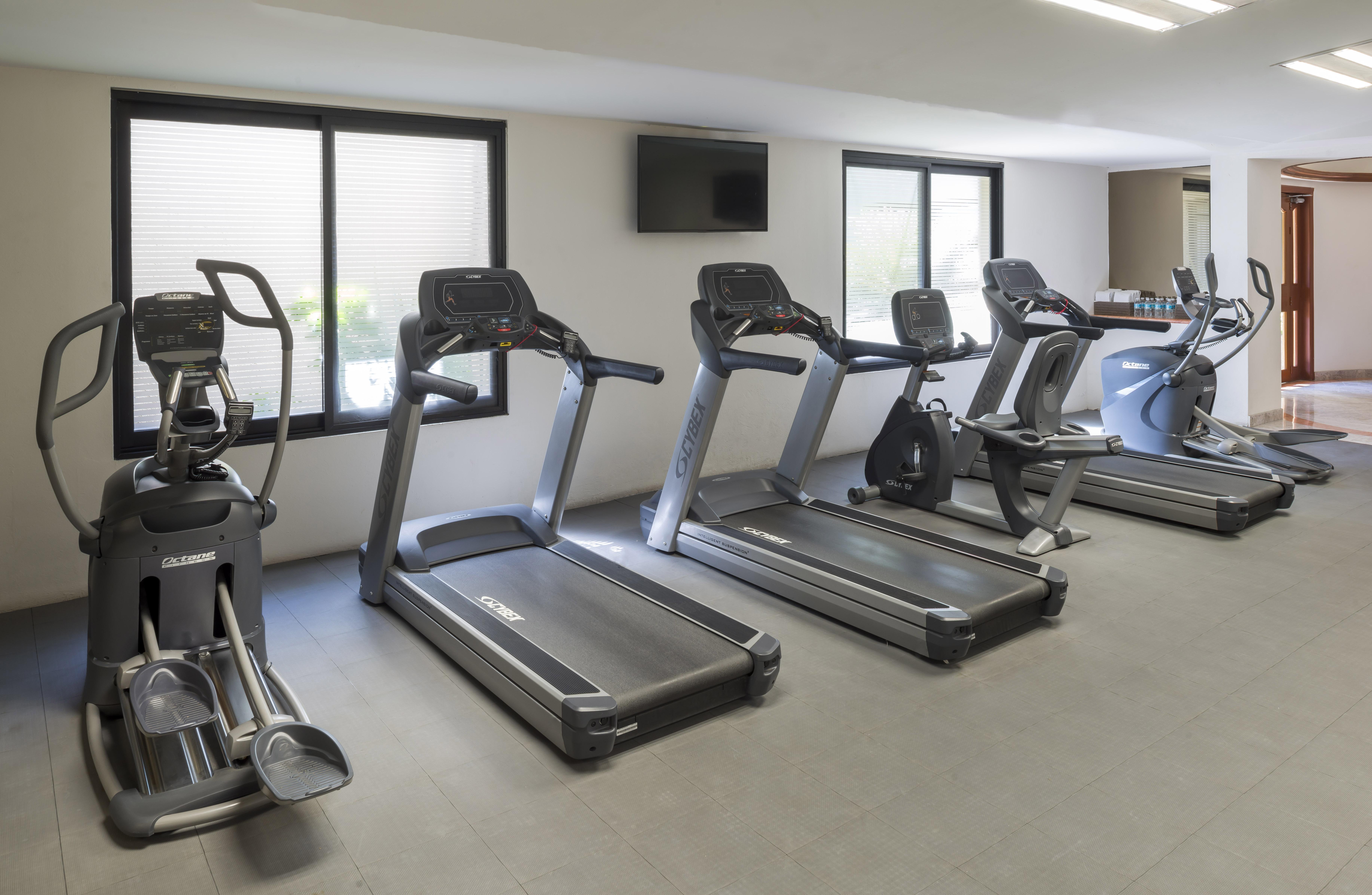 Camino Real Guadalajara Hotel Zapopan Luaran gambar A typical gym