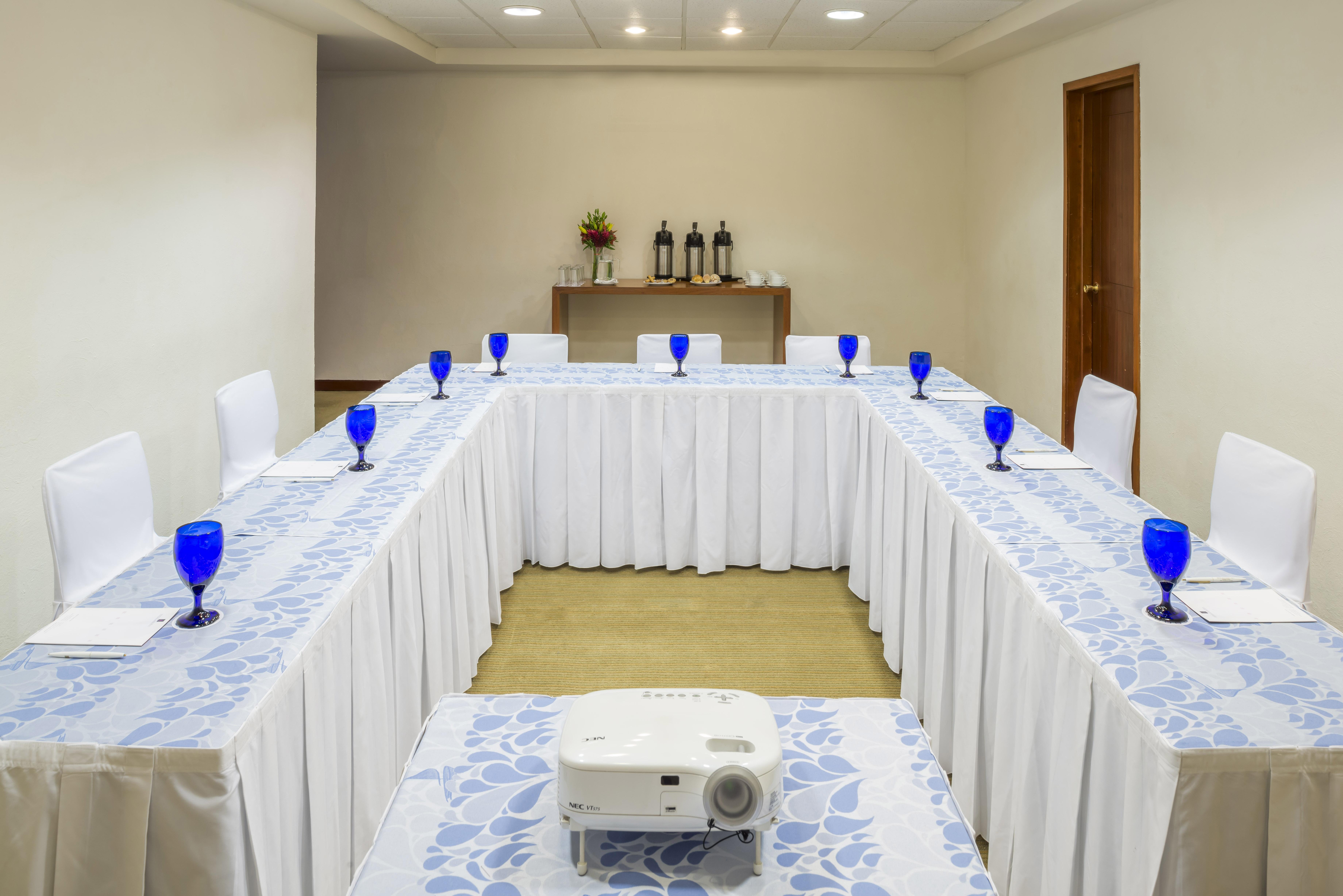 Camino Real Guadalajara Hotel Zapopan Luaran gambar A U-shaped table