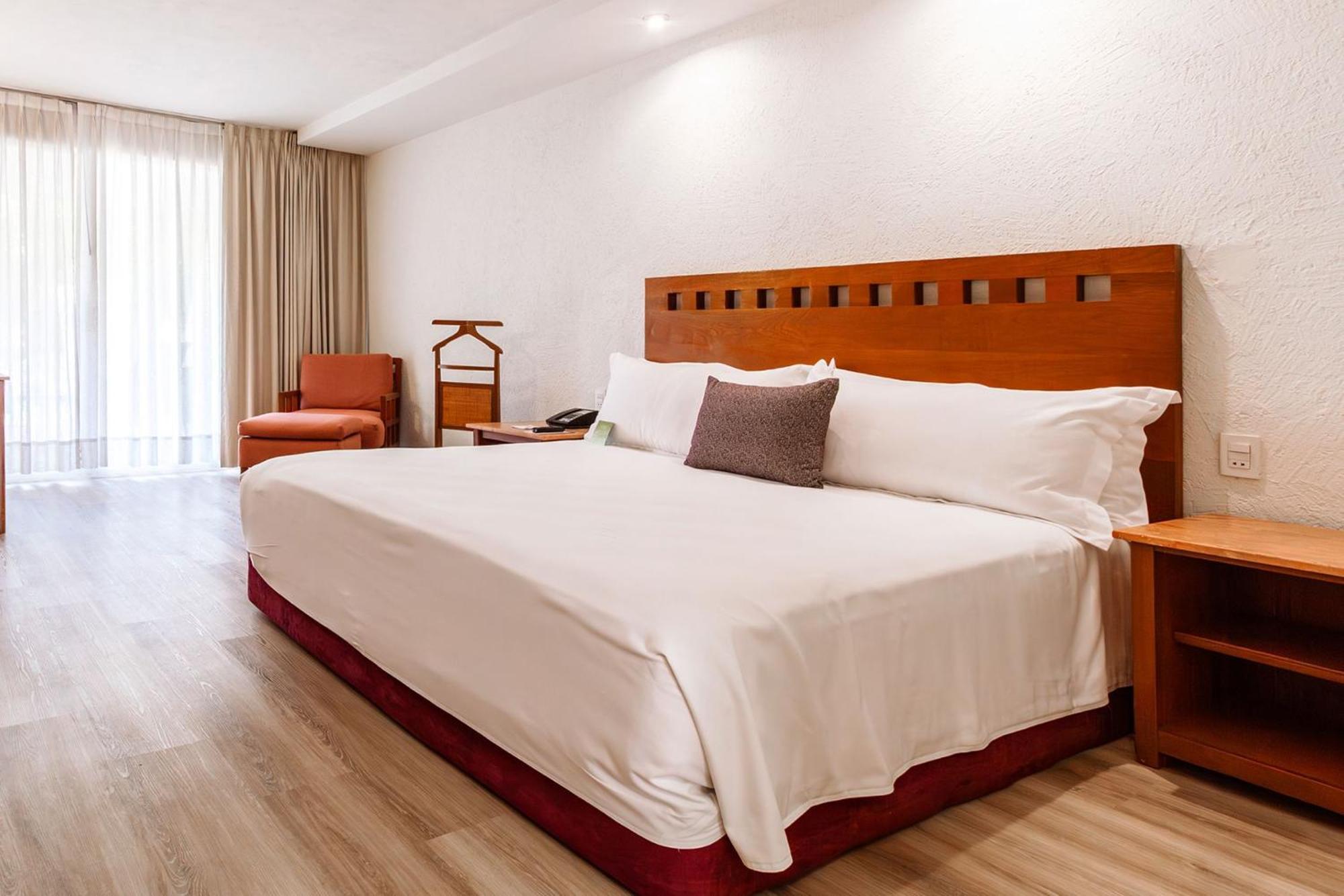 Camino Real Guadalajara Hotel Zapopan Luaran gambar A bedroom at the hotel
