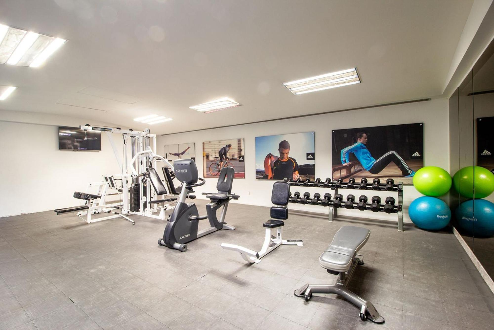 Camino Real Guadalajara Hotel Zapopan Luaran gambar The gym at the hotel