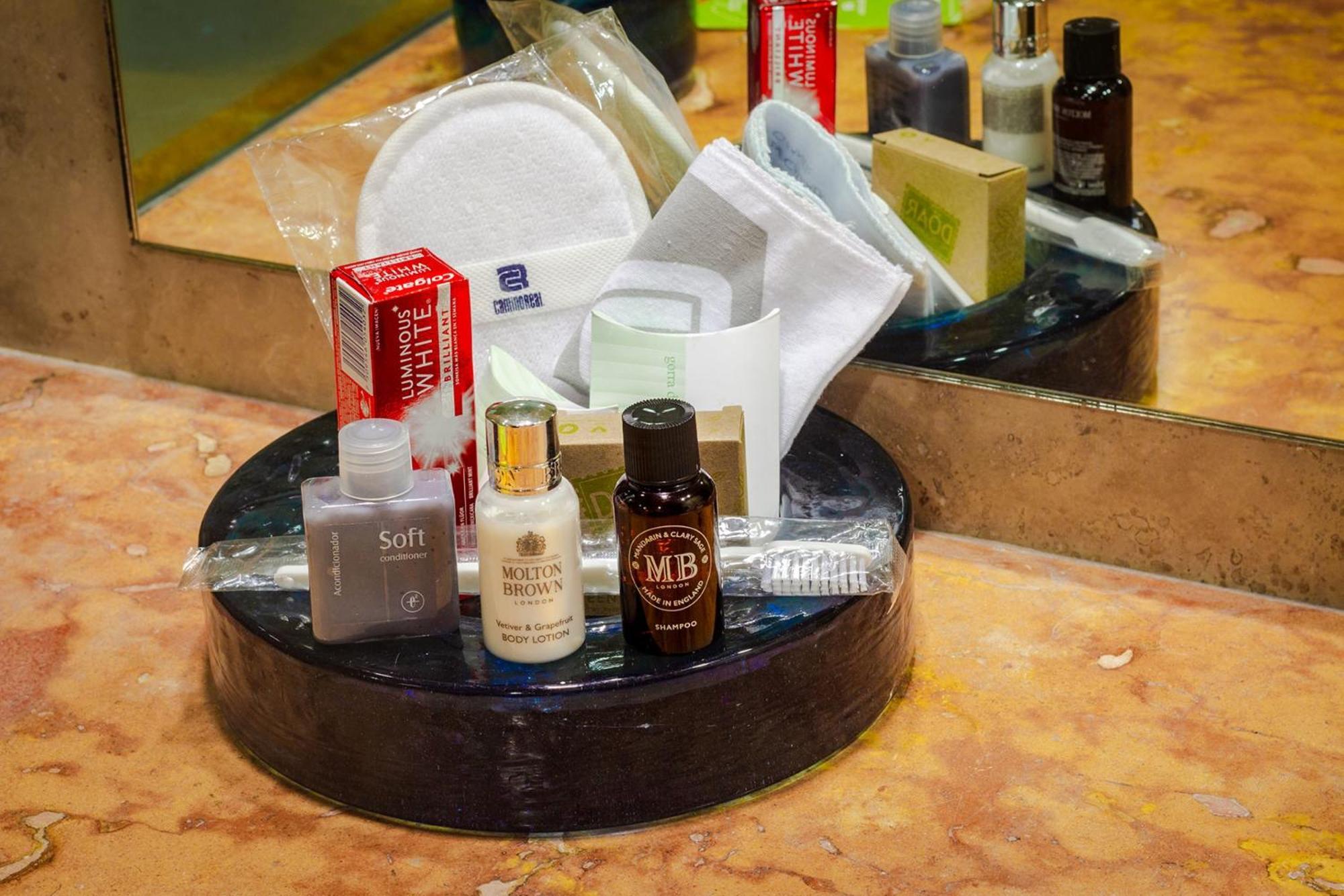 Camino Real Guadalajara Hotel Zapopan Luaran gambar A selection of toiletries