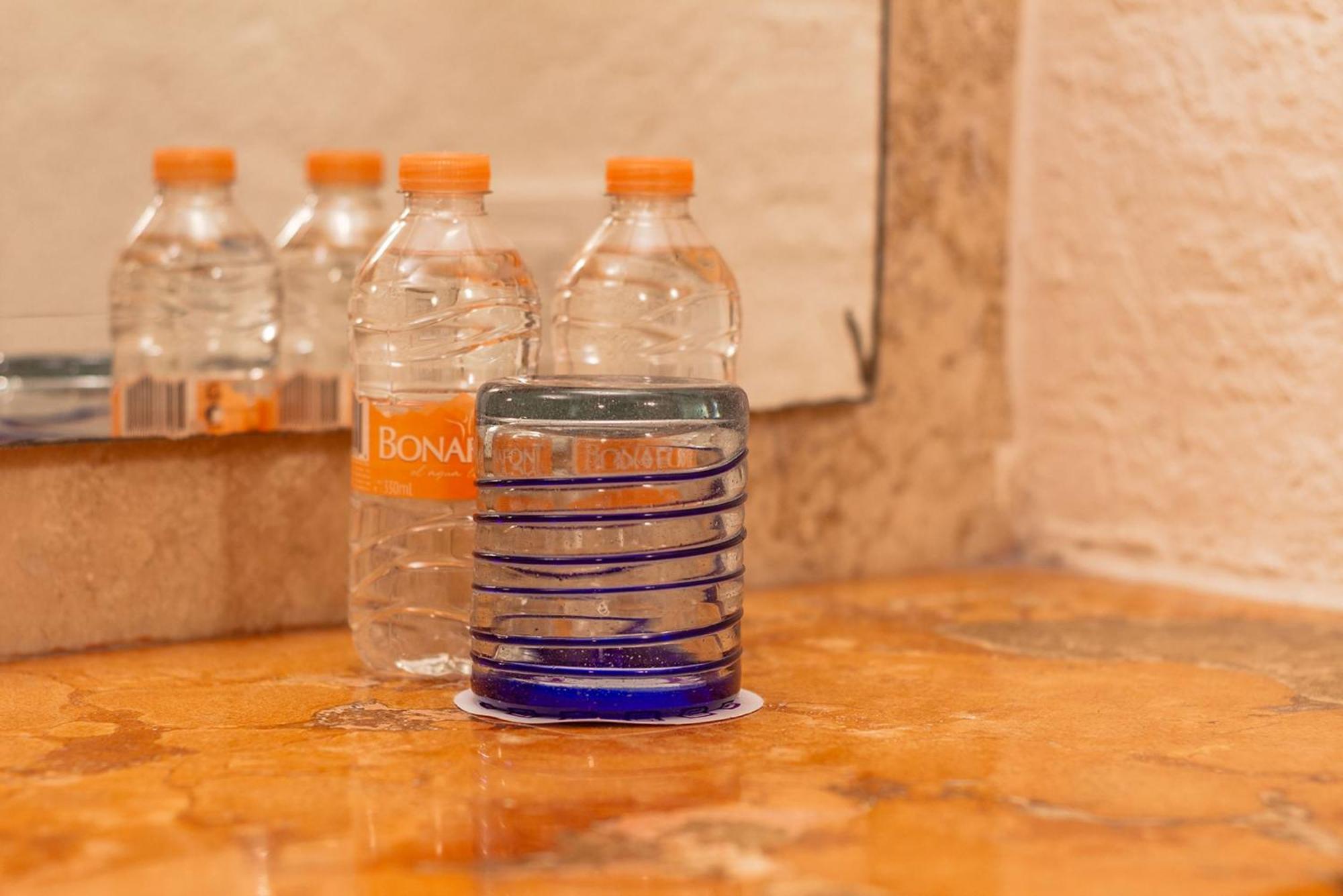 Camino Real Guadalajara Hotel Zapopan Luaran gambar Bottles of Evian