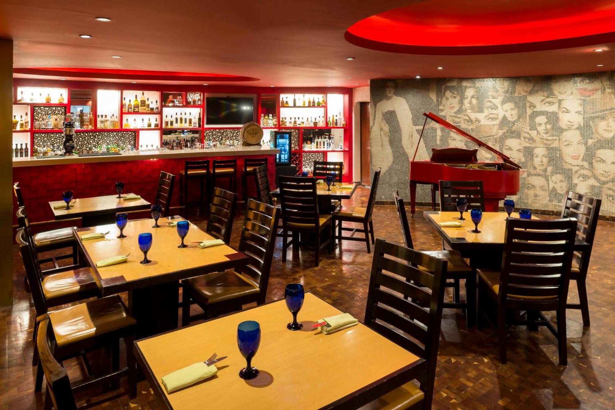 Camino Real Guadalajara Hotel Zapopan Luaran gambar The interior of the restaurant
